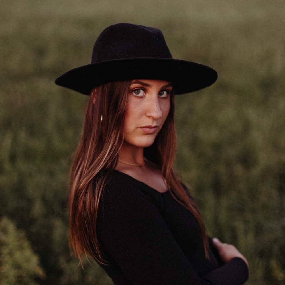 Meet your Posher, Brenna